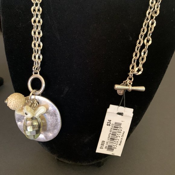 Shell and Raffia Necklace - Picture 4 of 6